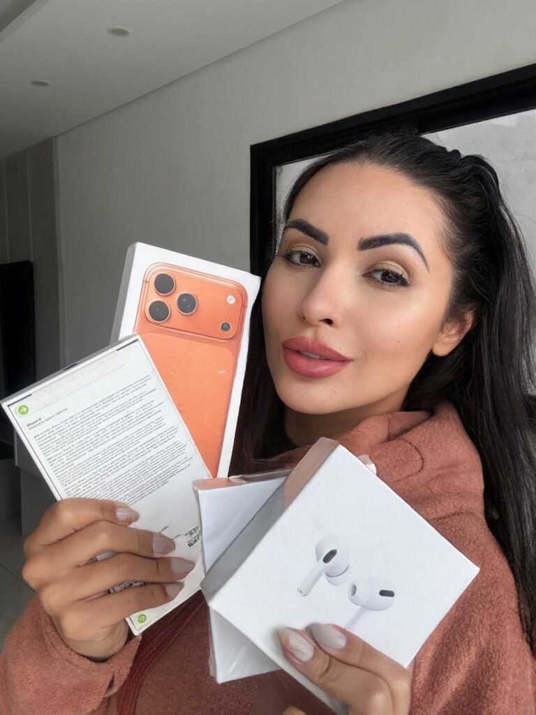 PARTICIPE E CONCORRA A UM IPHONE NOVO COM A THAYNA!